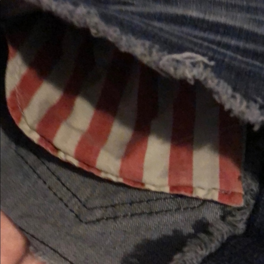 Shorts - Picture 3 of 5